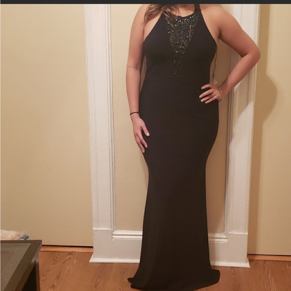 Size 14 Halter Style Black Classy Evening Gown - Picture 6 of 11